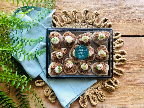 Plateau de naans au porc effiloché & tzatziki